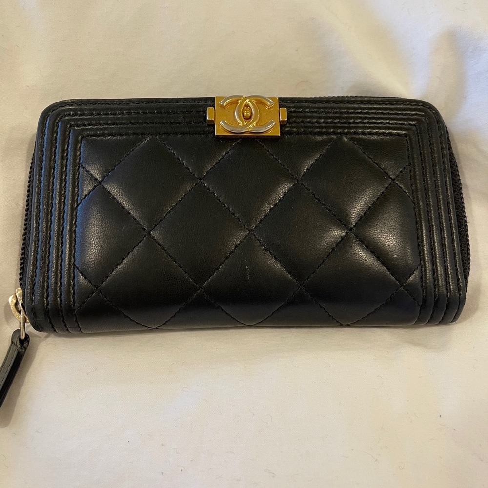 Chanel boy lamb skin wallet authentic